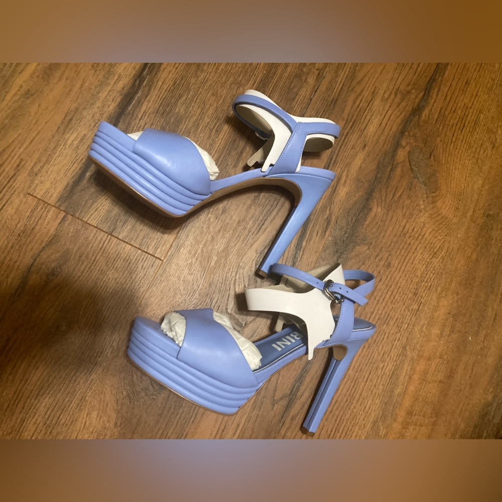 Gianni Bini blue high heels NWT NIB